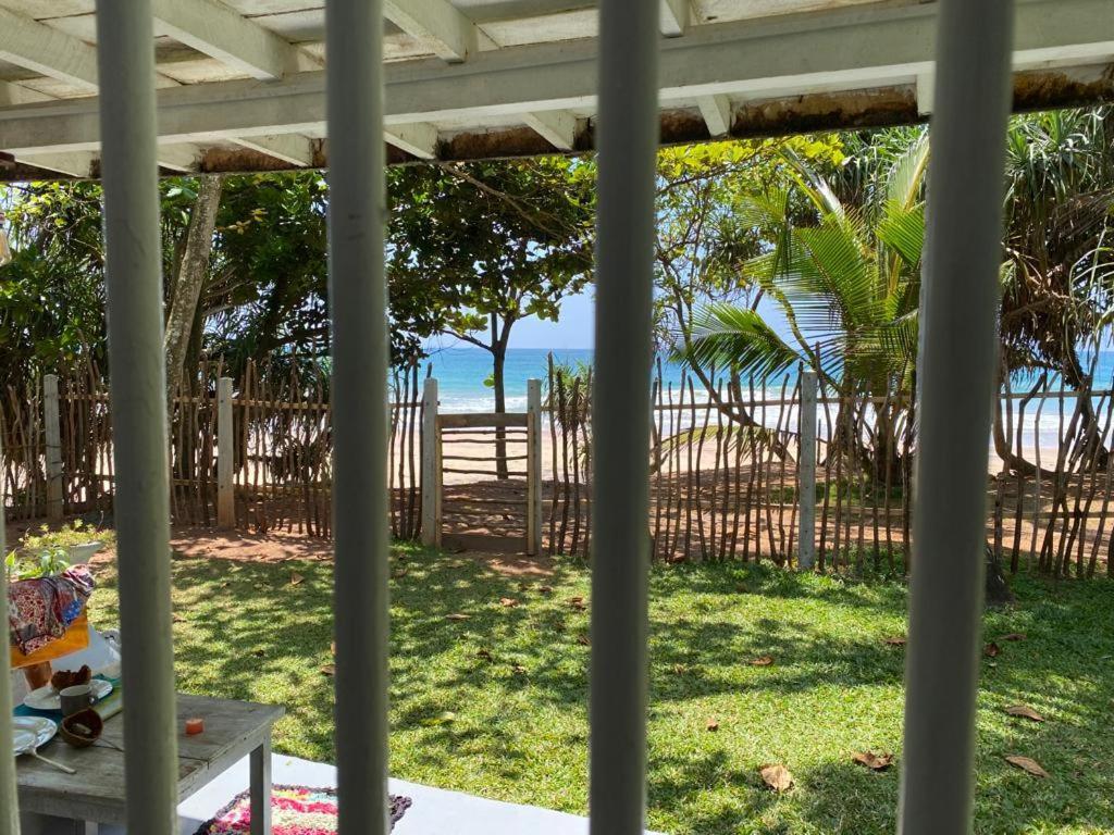 Beach House Kalukatiya - Family Villa, Seaview Room, Garden Room Диквелла Экстерьер фото
