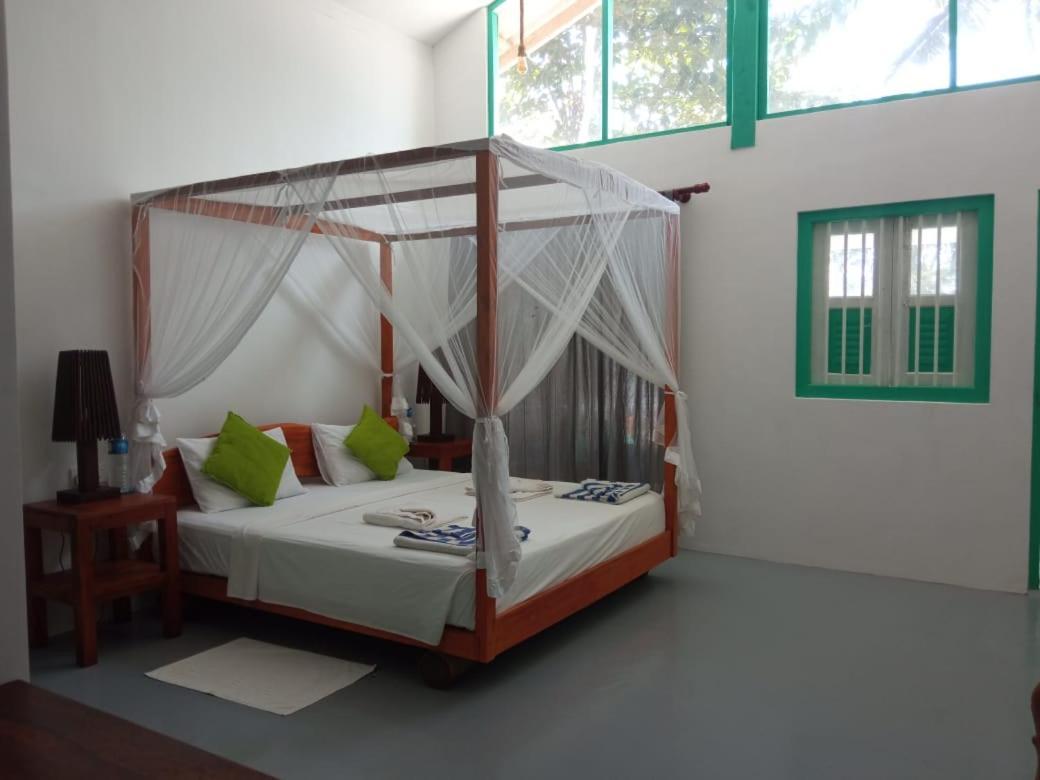 Beach House Kalukatiya - Family Villa, Seaview Room, Garden Room Диквелла Экстерьер фото