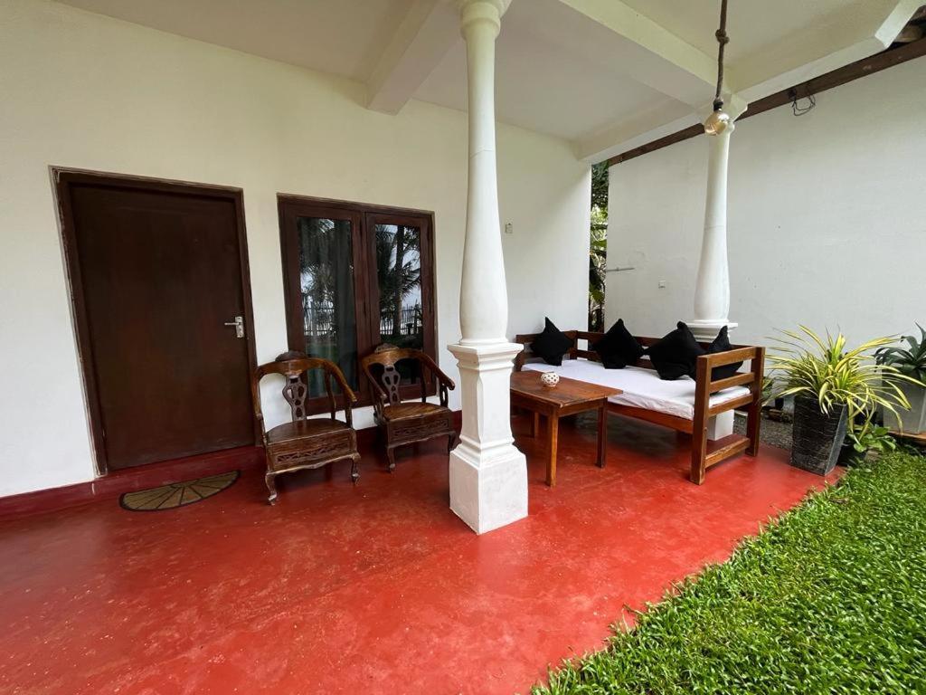 Beach House Kalukatiya - Family Villa, Seaview Room, Garden Room Диквелла Экстерьер фото